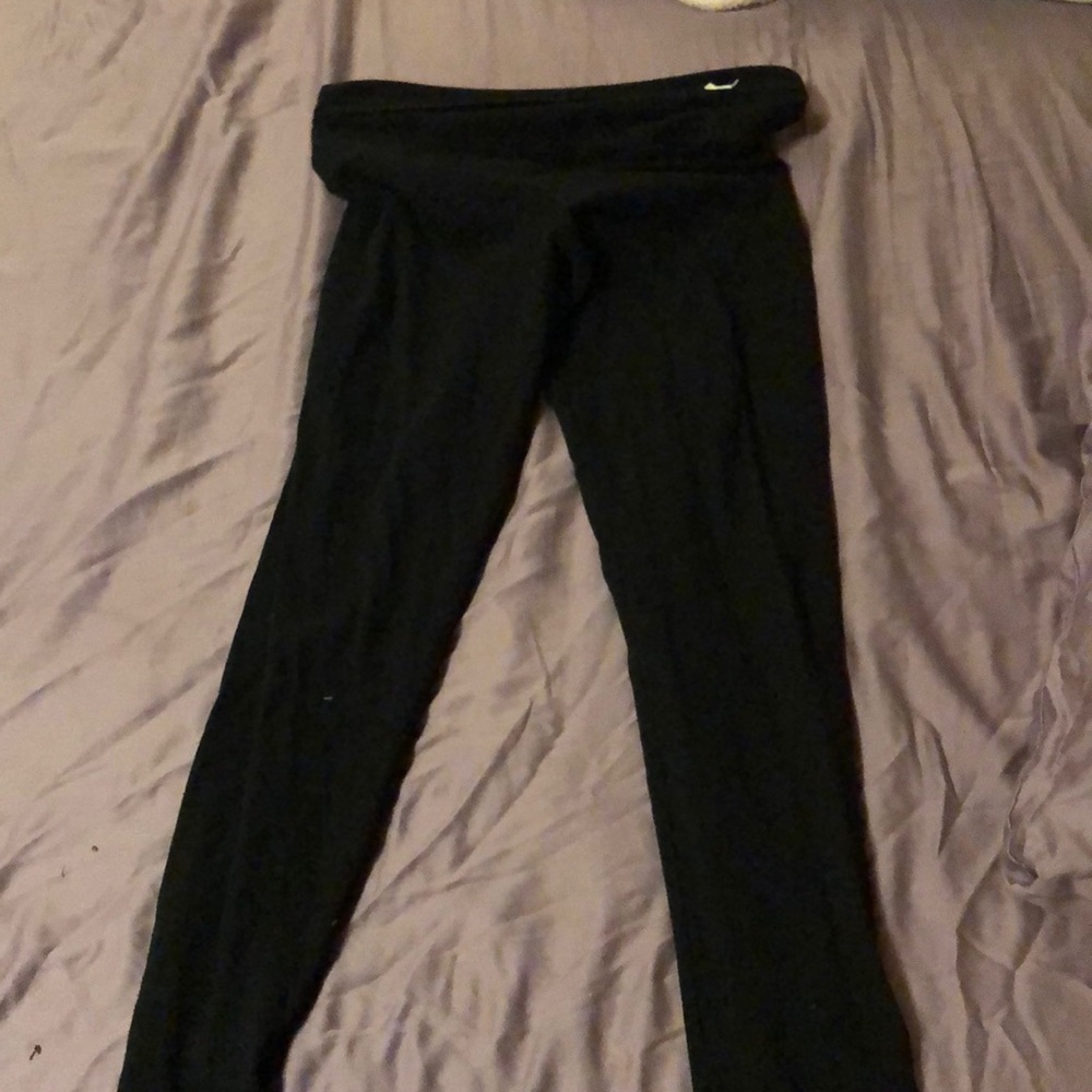 Black vs pink fold over yoga legging